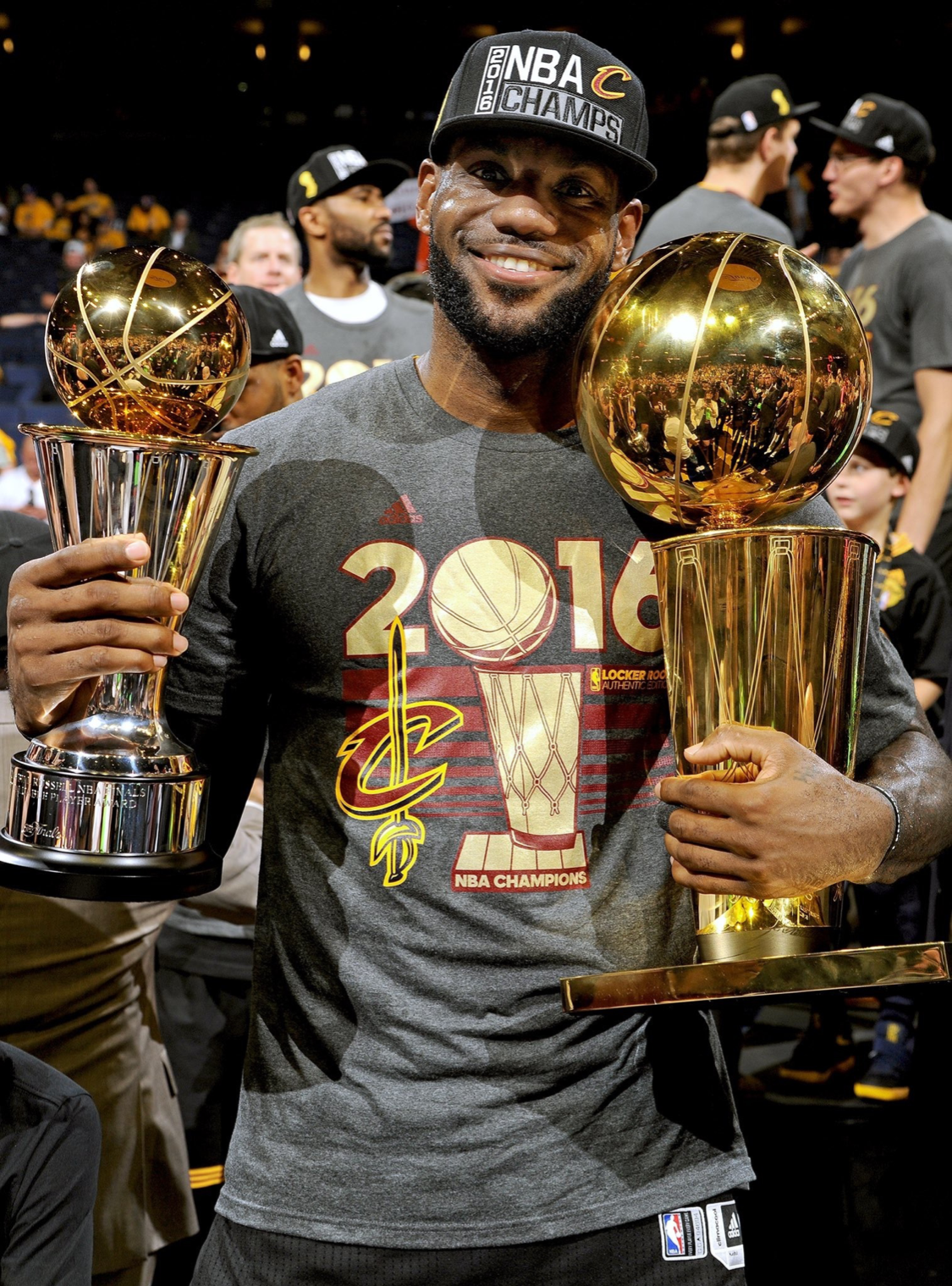 卢：骑士总决赛努力不断错位军训库里！詹姆斯累了就欧文上！